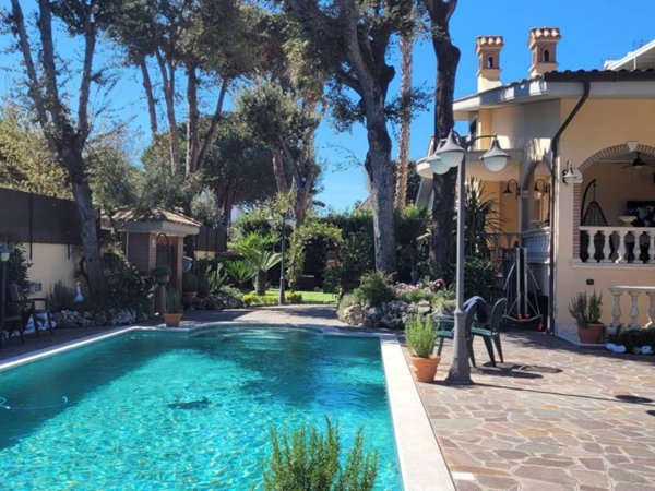 casa indipendente in vendita a Fiumicino in zona Fregene