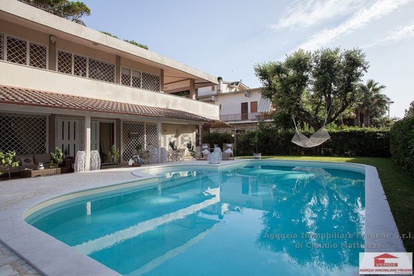 casa indipendente in vendita a Fiumicino in zona Fregene