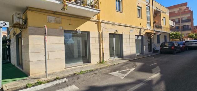 negozio in vendita a Fiumicino in zona Passo Oscuro