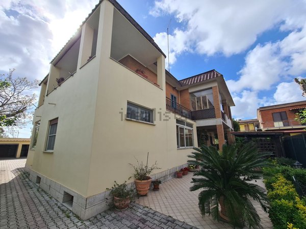 casa indipendente in vendita a Fiumicino