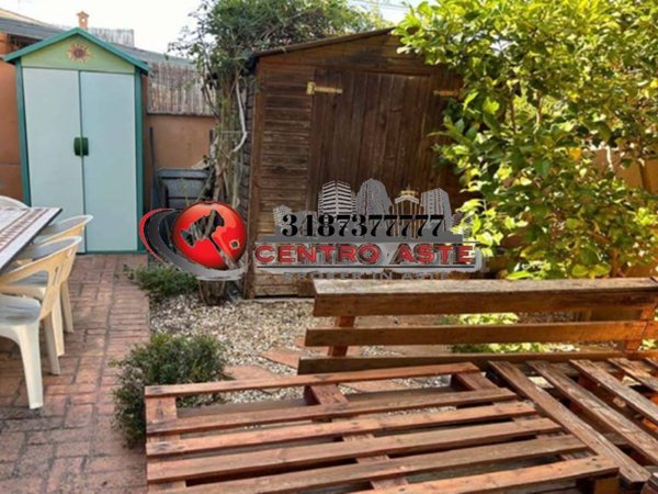 casa indipendente in vendita a Fiumicino in zona Isola Sacra