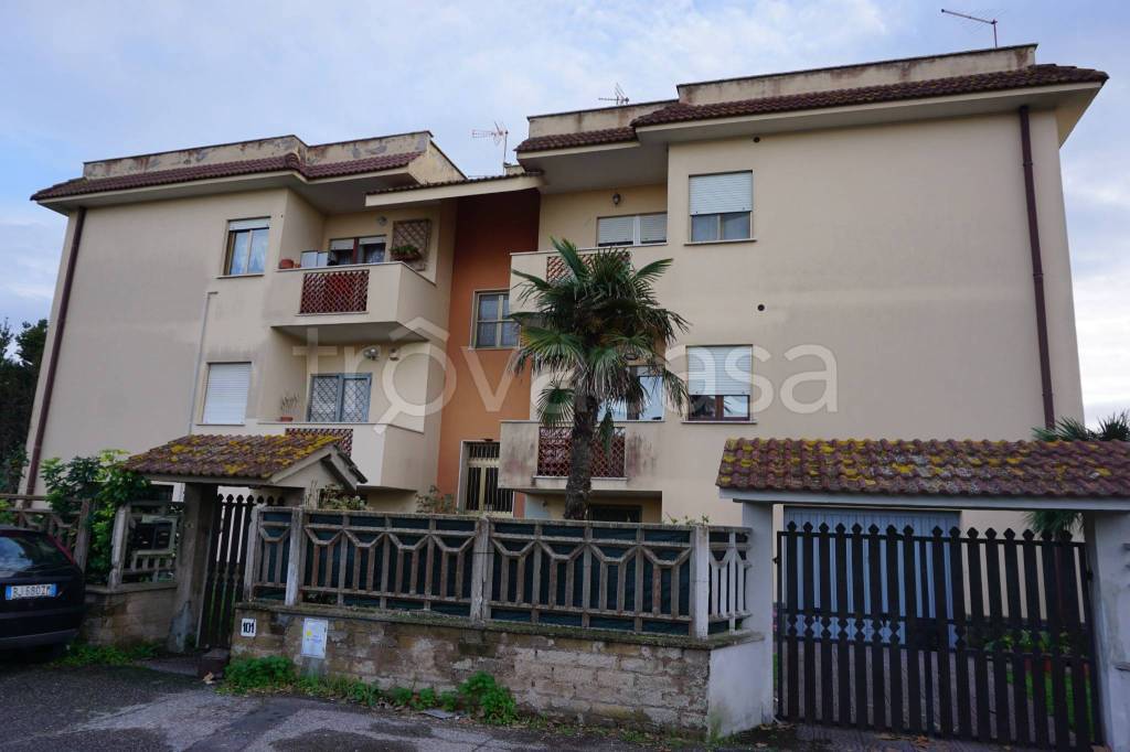 appartamento in vendita a Fiumicino in zona Isola Sacra