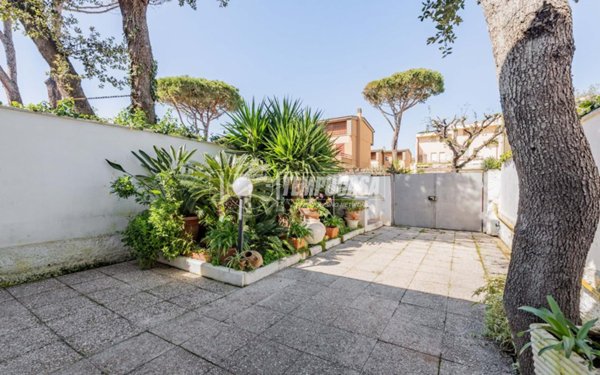 casa indipendente in vendita a Fiumicino in zona Fregene