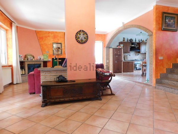 casa indipendente in vendita a Fiumicino in zona Isola Sacra