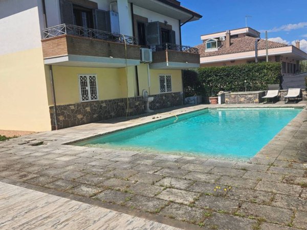casa indipendente in vendita a Fiumicino in zona Isola Sacra