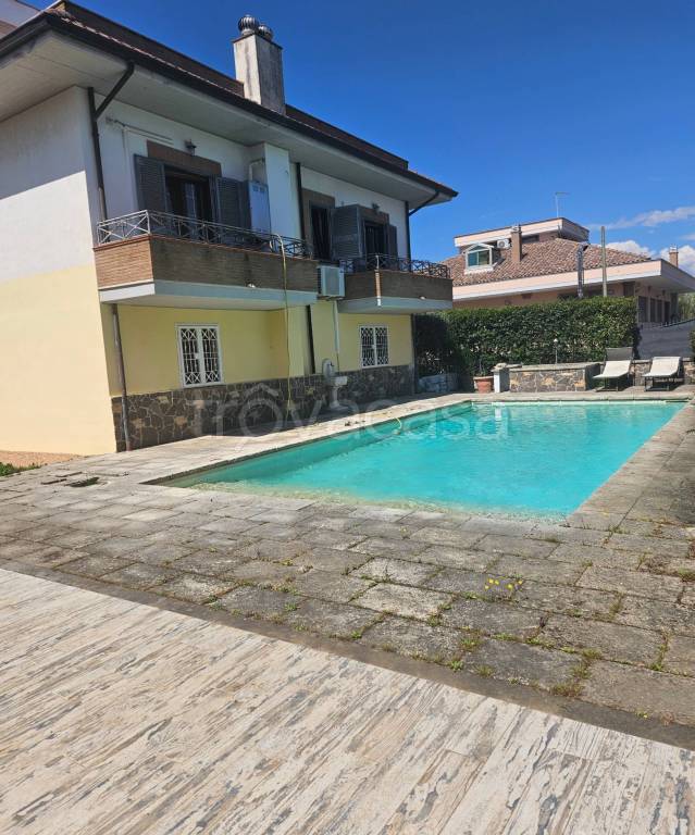 casa indipendente in vendita a Fiumicino in zona Isola Sacra
