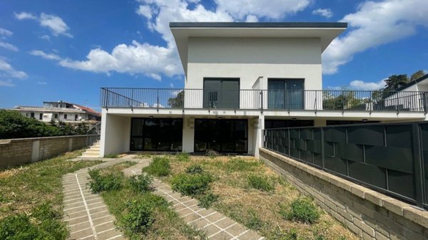 casa indipendente in vendita a Fiumicino in zona Aranova