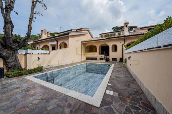 casa indipendente in vendita a Fiumicino in zona Fregene