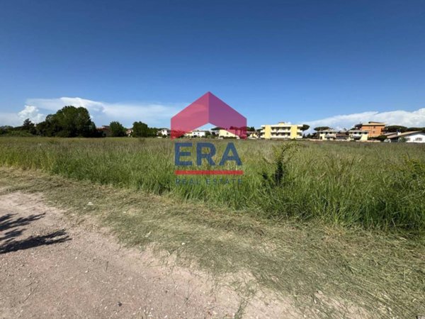 terreno industriale in vendita a Fiumicino in zona Isola Sacra