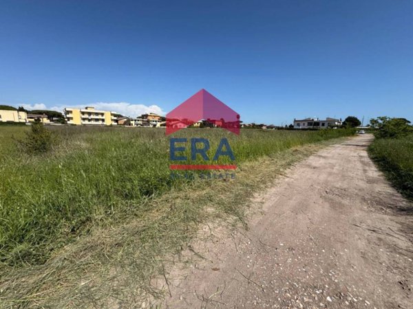 terreno agricolo in vendita a Fiumicino in zona Isola Sacra