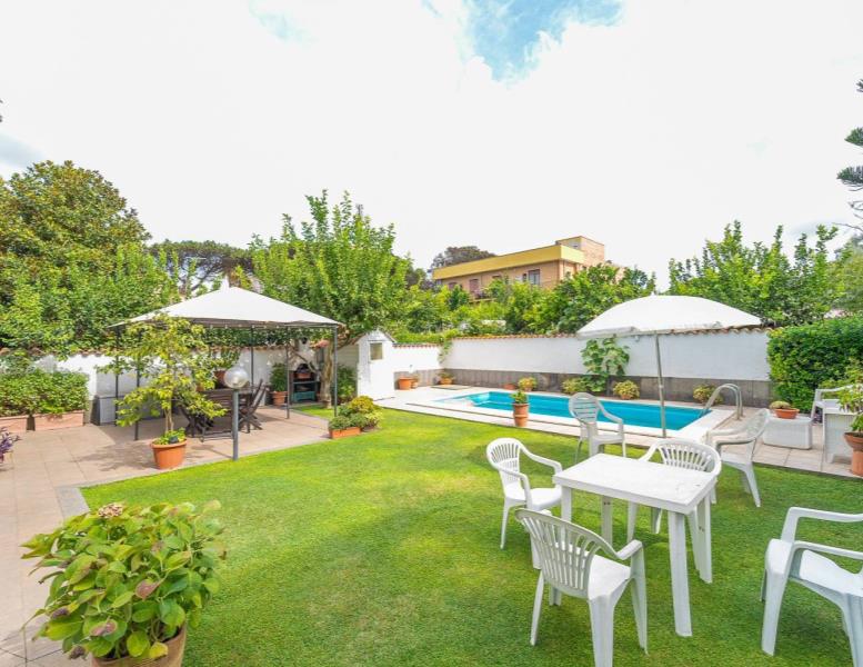 casa indipendente in vendita a Fiumicino in zona Isola Sacra