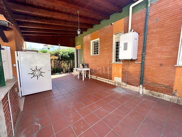 casa indipendente in vendita a Fiumicino