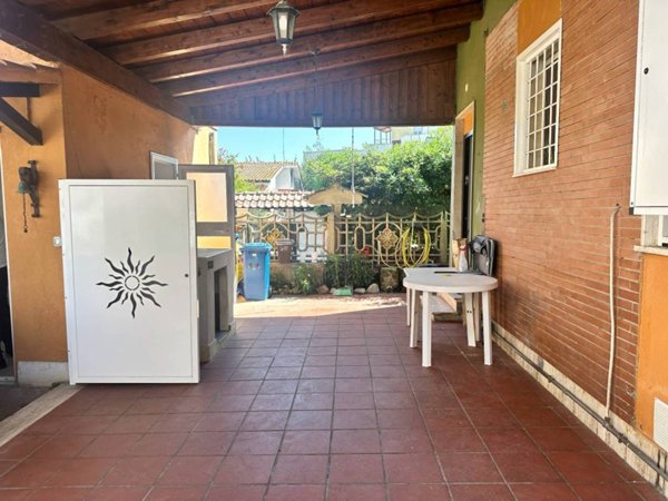 casa indipendente in vendita a Fiumicino