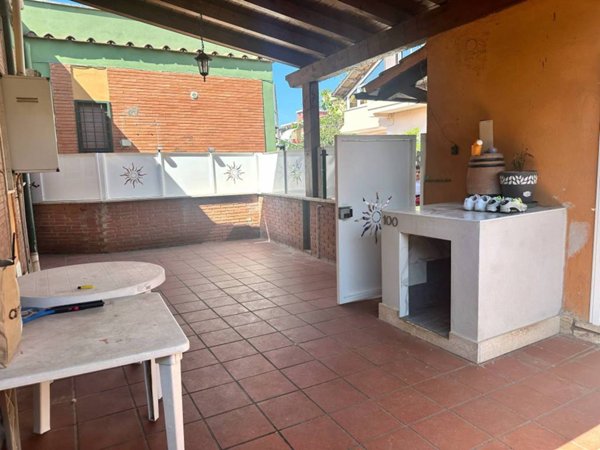 casa indipendente in vendita a Fiumicino