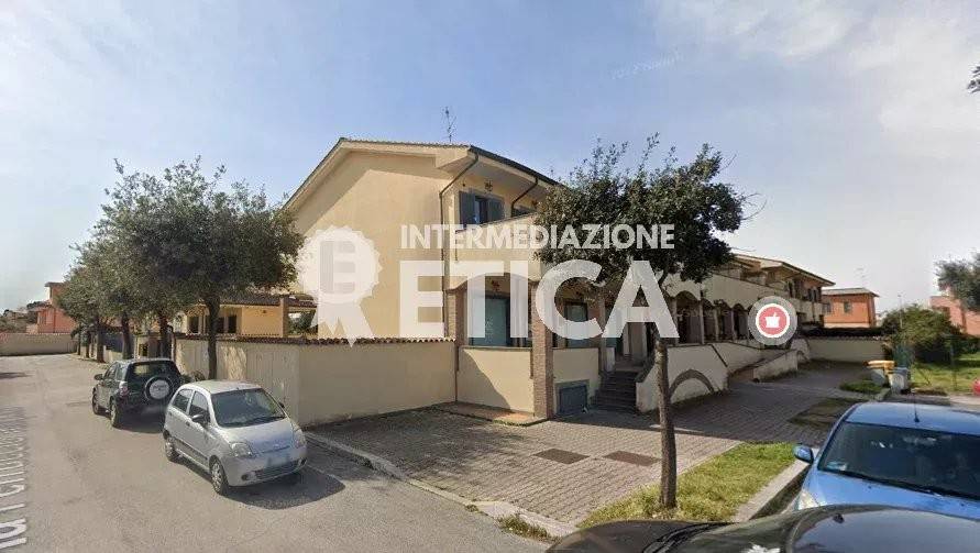 appartamento in vendita a Fiumicino in zona Isola Sacra