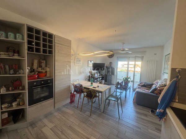 casa indipendente in vendita a Fiumicino in zona Isola Sacra