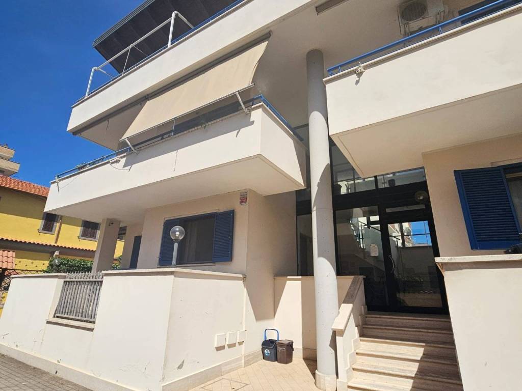 appartamento in vendita a Fiumicino in zona Focene