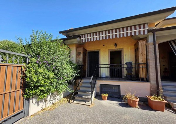 casa indipendente in vendita a Fiumicino in zona Tragliata