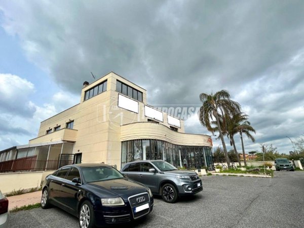 negozio in vendita a Fiumicino in zona Palidoro