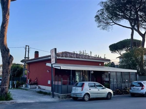 locale commerciale in vendita a Fiumicino
