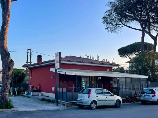 locale commerciale in vendita a Fiumicino in zona Fregene