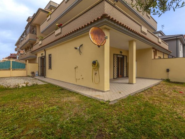 appartamento in vendita a Fiumicino in zona Isola Sacra