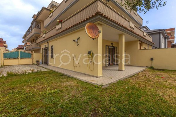 appartamento in vendita a Fiumicino in zona Isola Sacra