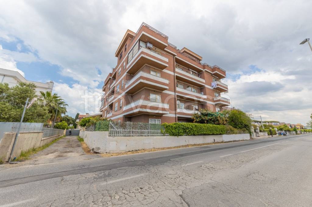 appartamento in vendita a Fiumicino in zona Isola Sacra
