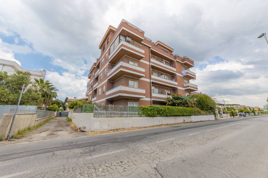 appartamento in vendita a Fiumicino in zona Isola Sacra