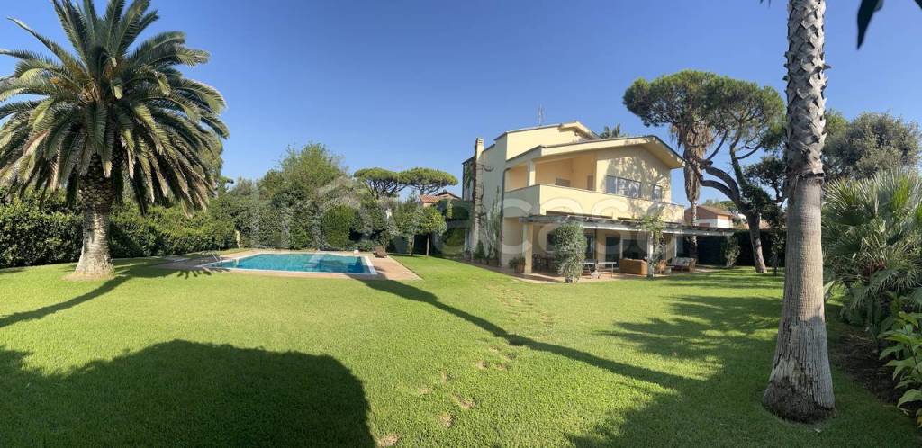 casa indipendente in vendita a Fiumicino in zona Fregene