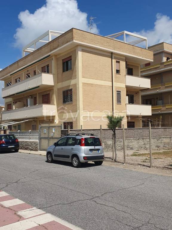 appartamento in vendita a Fiumicino in zona Passo Oscuro