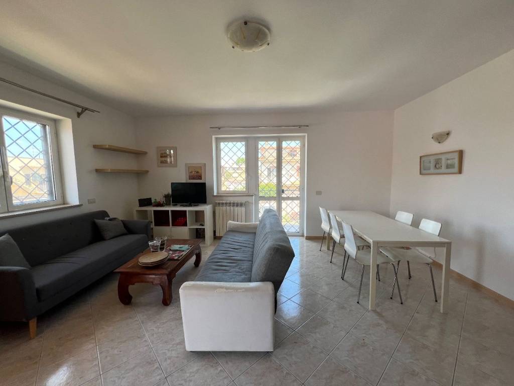 appartamento in vendita a Fiumicino in zona Isola Sacra