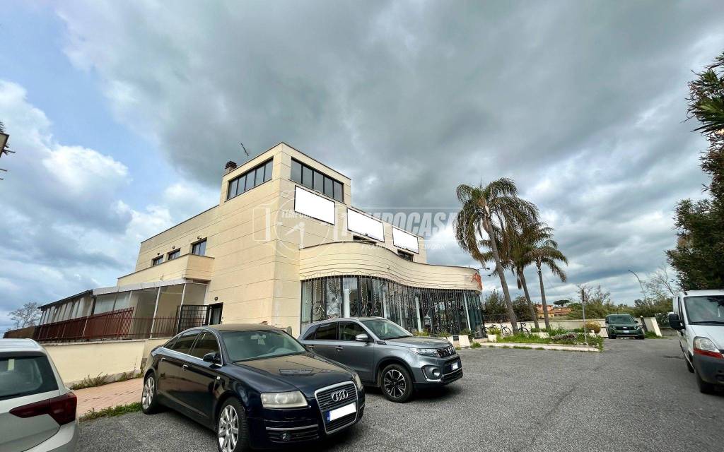 negozio in vendita a Fiumicino in zona Palidoro