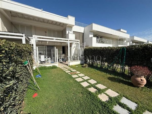 appartamento in vendita a Fiumicino in zona Fregene
