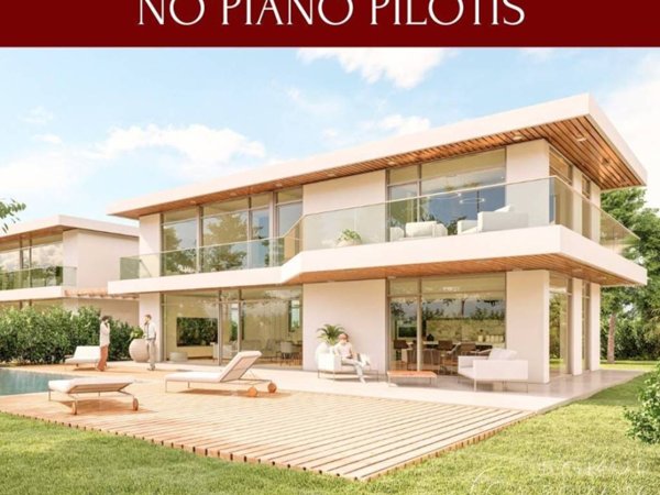 casa indipendente in vendita a Fiumicino in zona Fregene