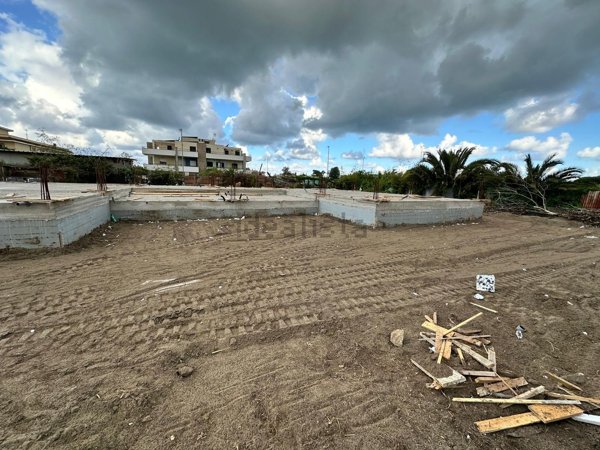 casa indipendente in vendita a Fiumicino in zona Isola Sacra