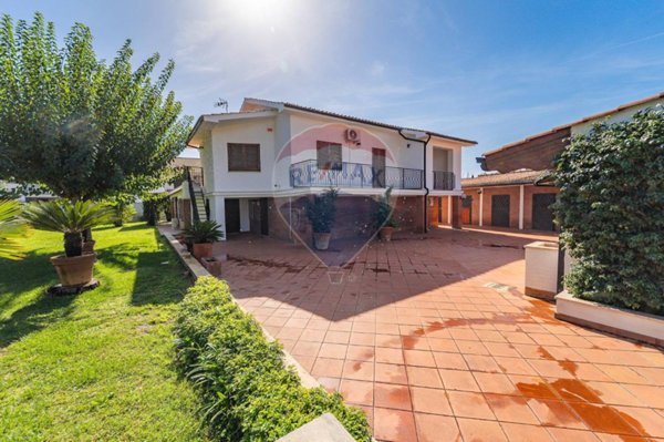 casa indipendente in vendita a Fiumicino in zona Isola Sacra