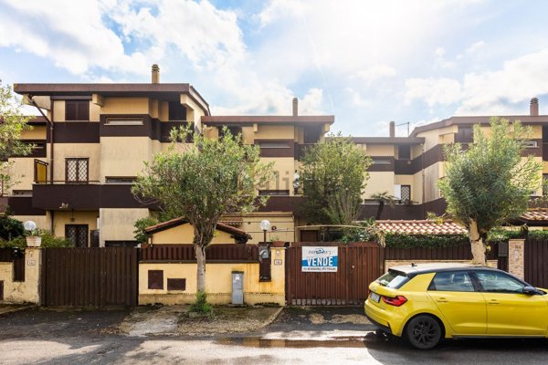 casa indipendente in vendita a Fiumicino in zona Fregene