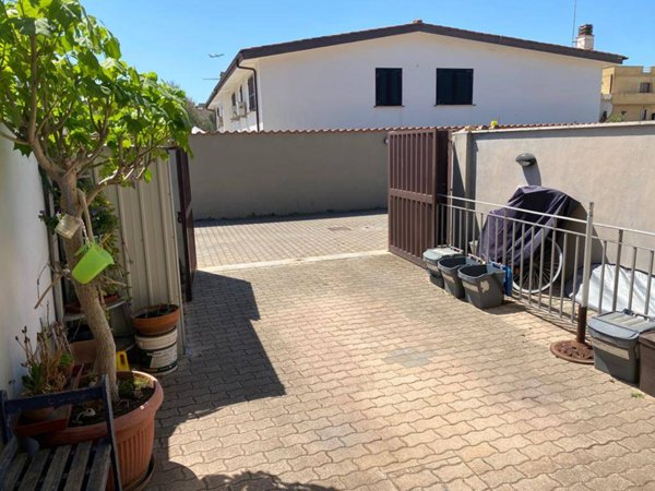 appartamento in vendita a Fiumicino in zona Focene
