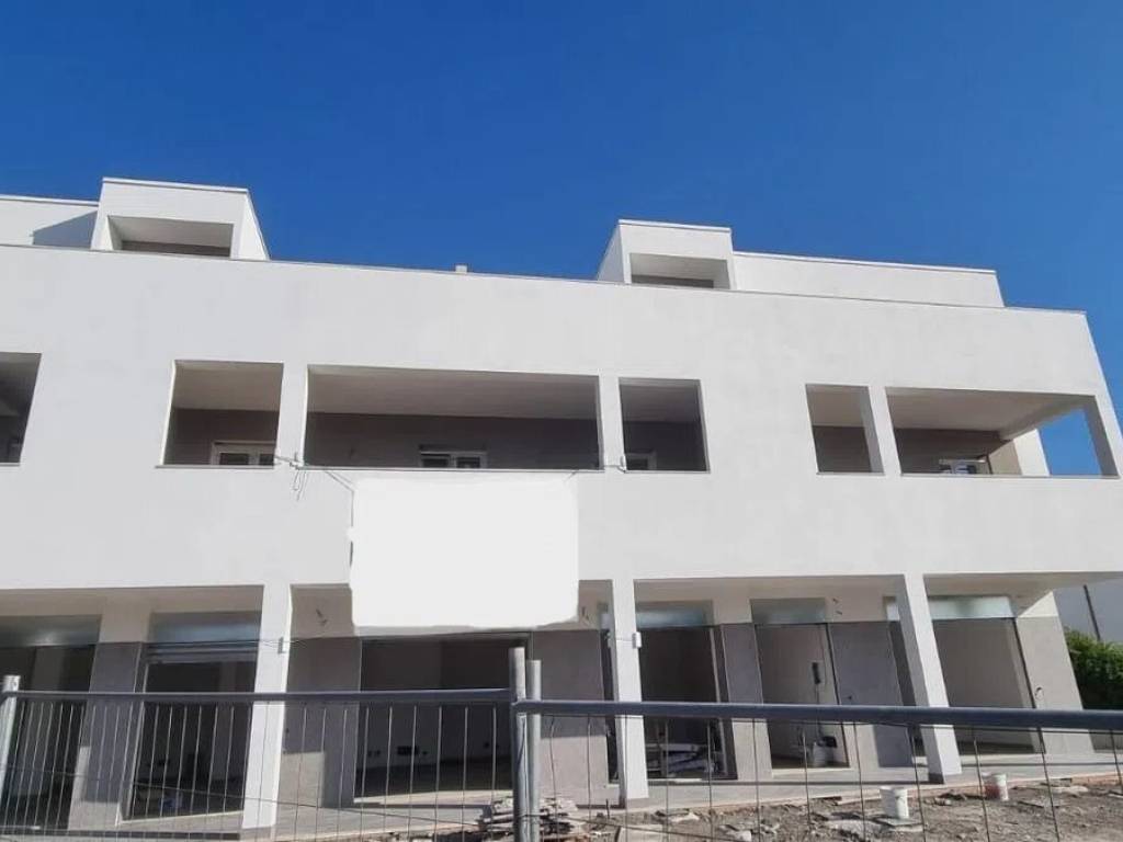 negozio in vendita a Fiumicino in zona Aranova