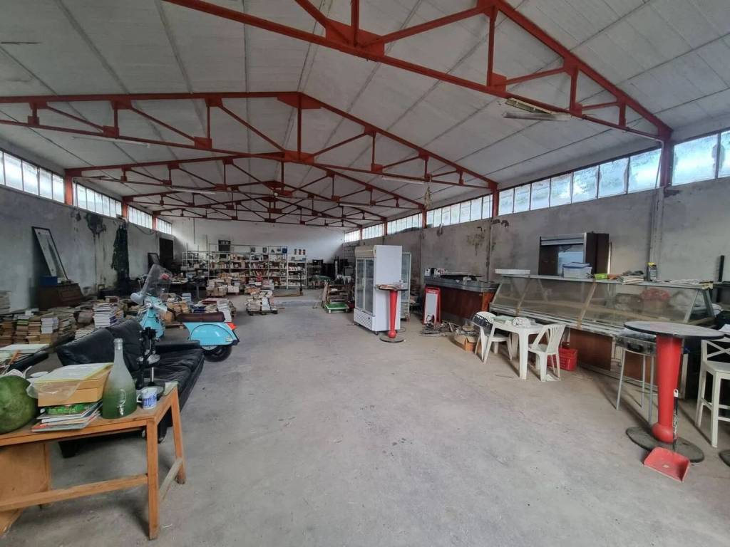locale commerciale in vendita a Fiumicino in zona Aranova