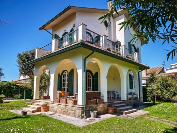 casa indipendente in vendita a Fiumicino in zona Fregene