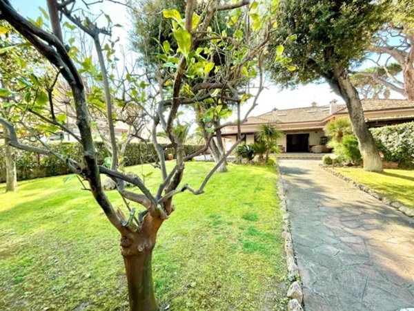 casa indipendente in vendita a Fiumicino in zona Fregene