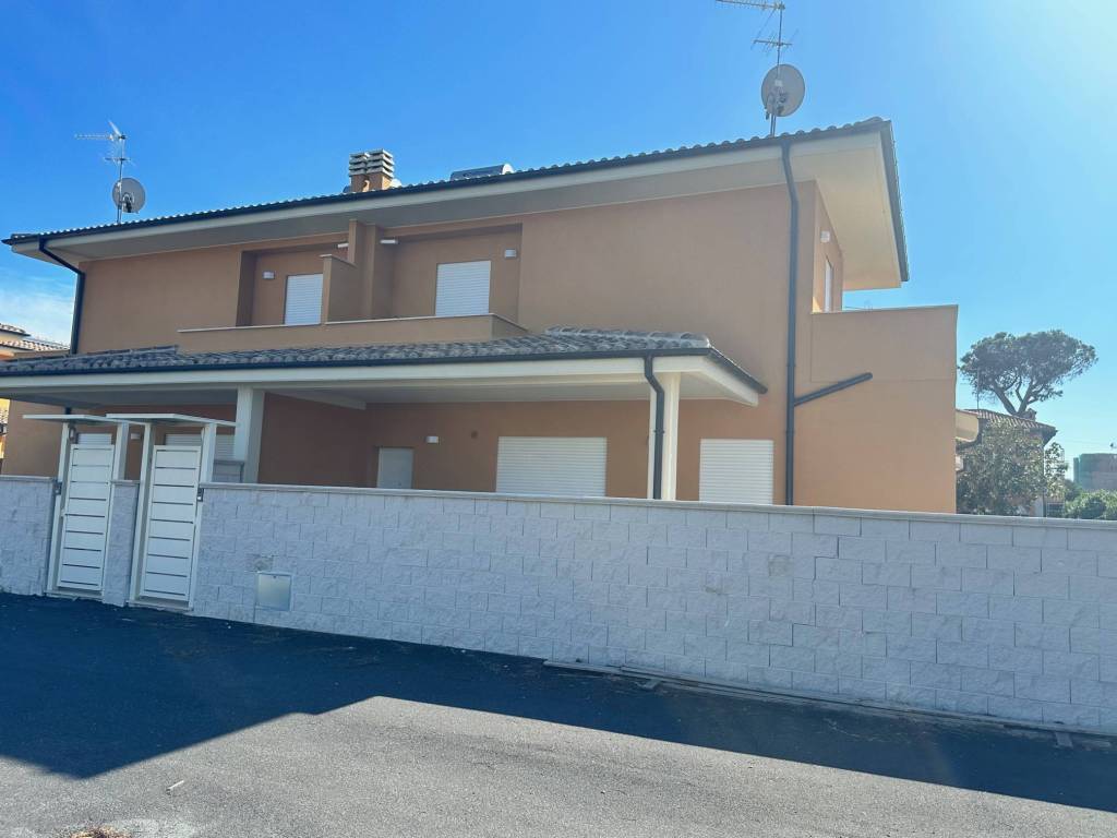 casa indipendente in vendita a Fiumicino in zona Maccarese