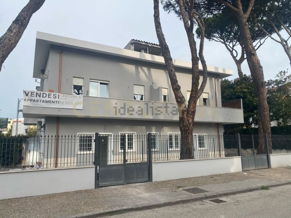 appartamento in vendita a Fiumicino in zona Fregene