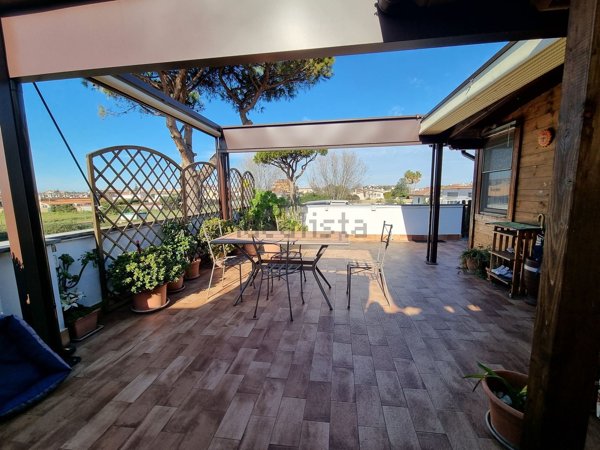 appartamento in vendita a Fiumicino in zona Isola Sacra