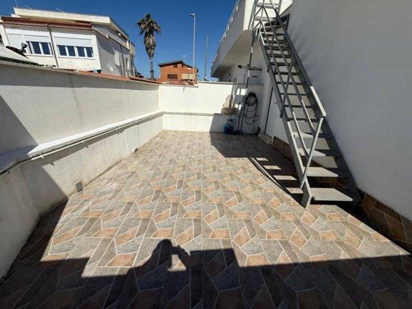 casa indipendente in vendita a Fiumicino in zona Isola Sacra