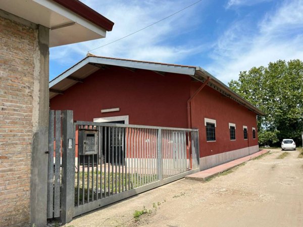 negozio in vendita a Fiumicino in zona Maccarese