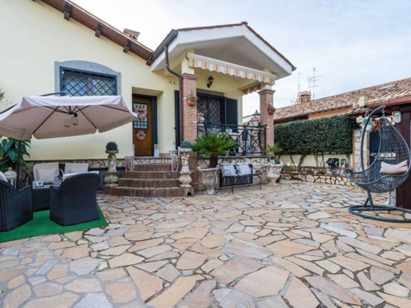 casa indipendente in vendita a Fiumicino in zona Isola Sacra