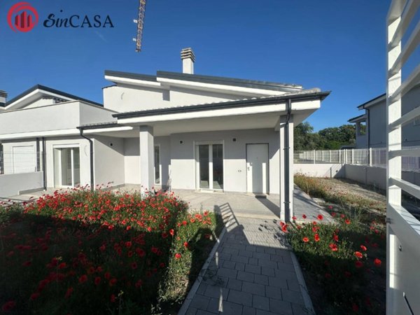 casa indipendente in vendita a Fiumicino in zona Aranova